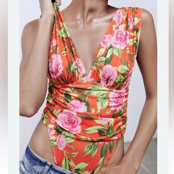 Zara Red Floral Print Plunge Neck Ruched Waist Bodysuit/Swimsuit NWT Size Medium - Picture 1 of 7